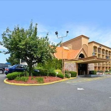 Howard Johnson By Wyndham Clifton Nj Exterior foto