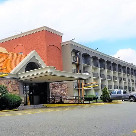 Howard Johnson By Wyndham Clifton Nj Exterior foto