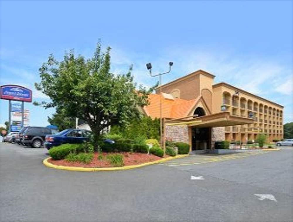 Howard Johnson By Wyndham Clifton Nj Exterior foto