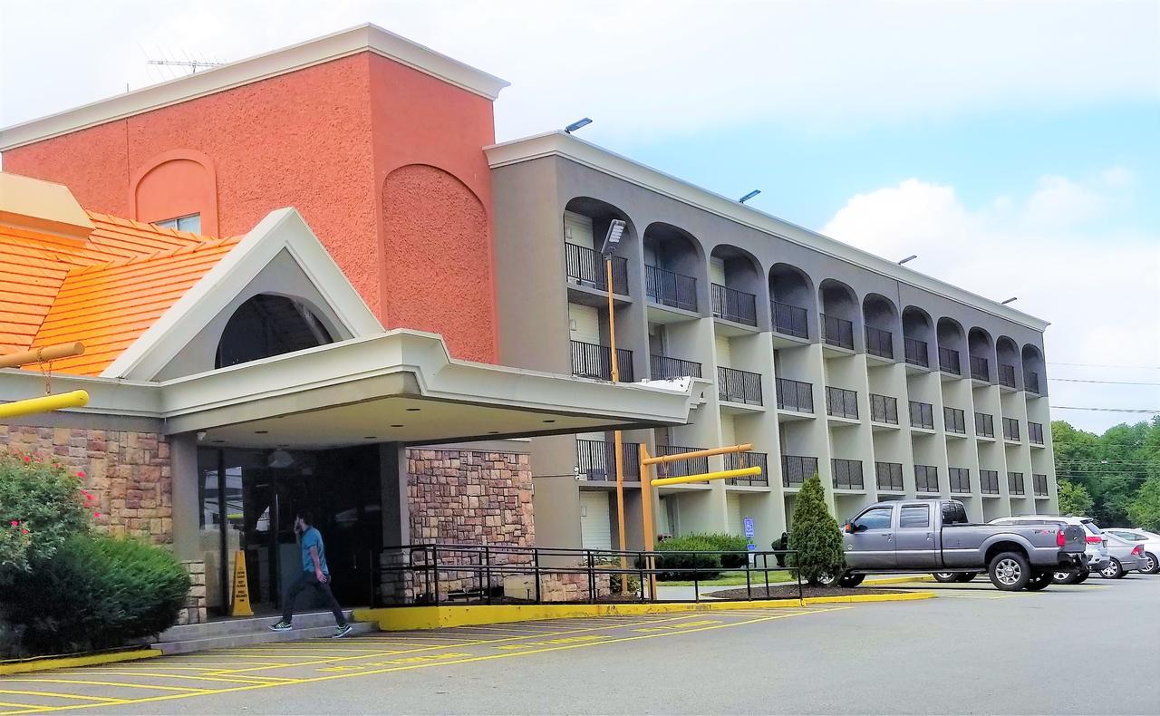 Howard Johnson By Wyndham Clifton Nj Exterior foto